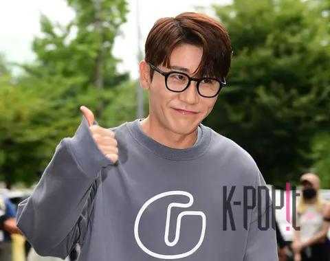 Young Tak — Music Bank Arrival