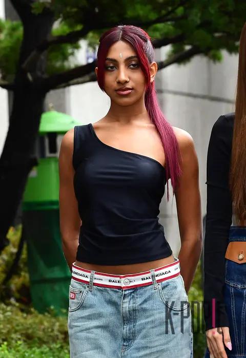 Cat's Eye LaRa — Music Bank Arrival