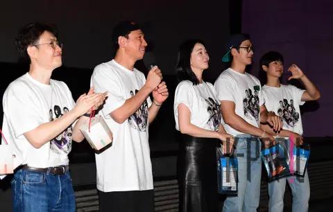 Hwang Jung-min, Jung Hae-in, Director Ryu Seung-wan, Jang Yoon-ju, Ahn Bo-hyun — Veteran 2 Stage Greeting