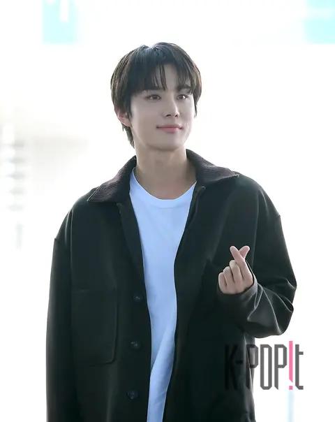 Jungwoo (NCT) — Airport