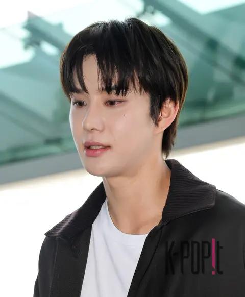 Jungwoo (NCT) — Airport
