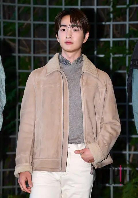 Onew (SHINee) — Launch