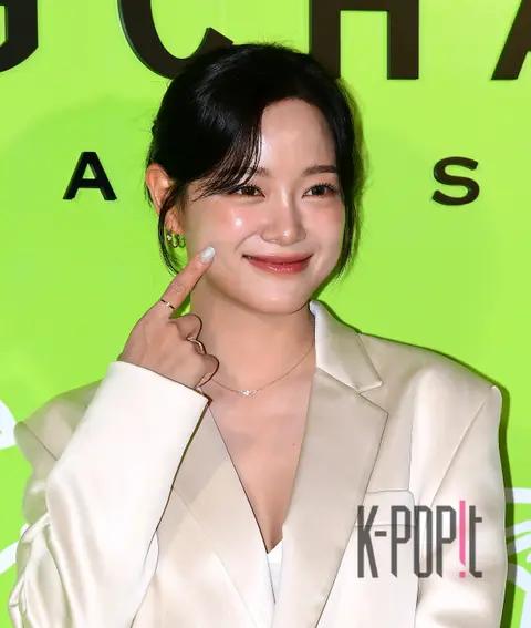 Kim Se-jeong — Launch
