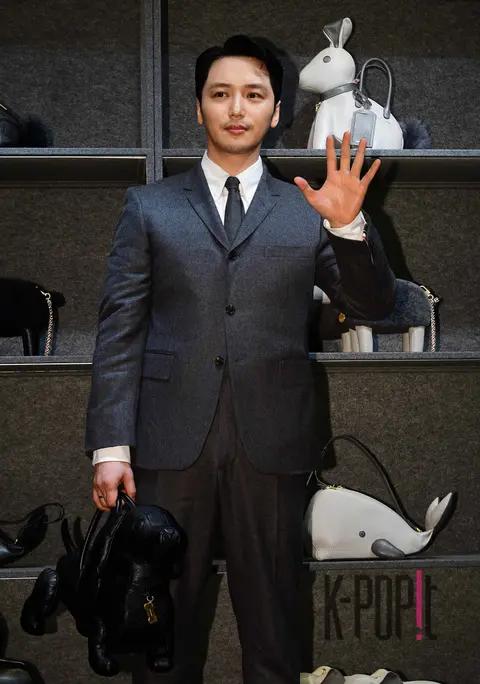 Byun Yo-han — Launch