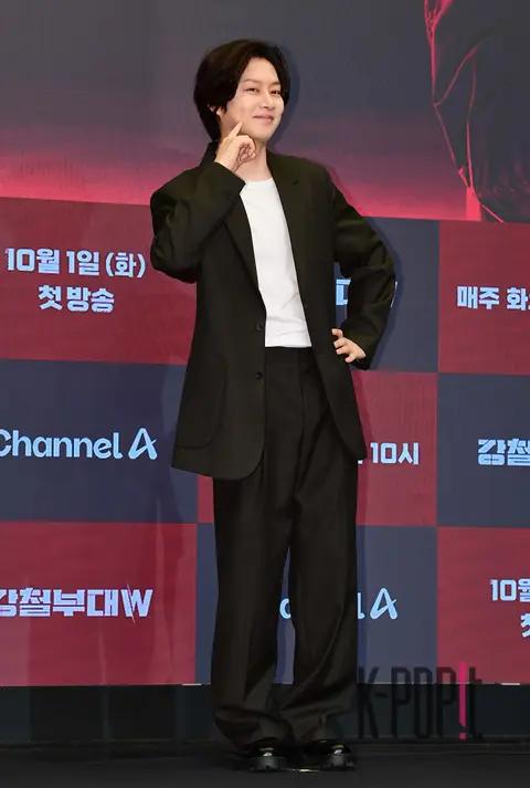 Kim Hee-chul (Super Junior) — Steel Troops W Production Briefing