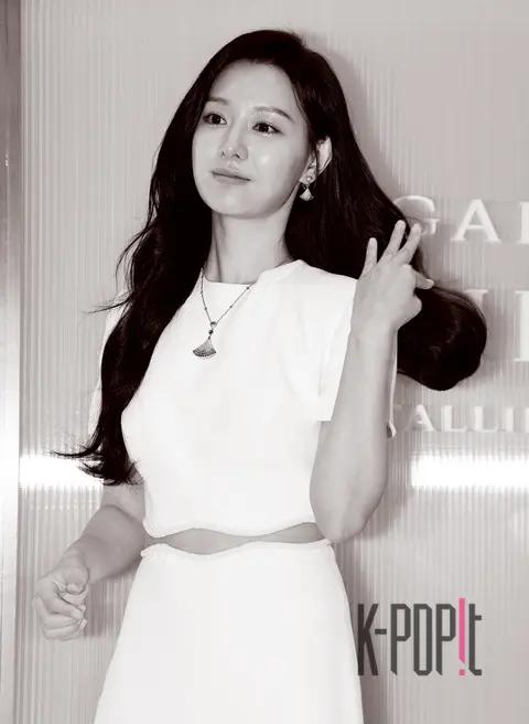 Kim Ji-won — Launch