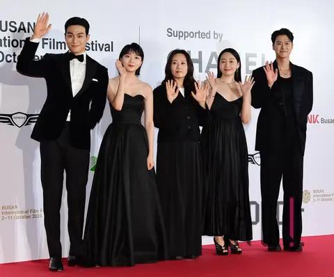 Gong Myung, Kim Min-ha, Director Noh Deok, Ouri, Jung Geon-ju — Busan International Film Festival Red Carpet