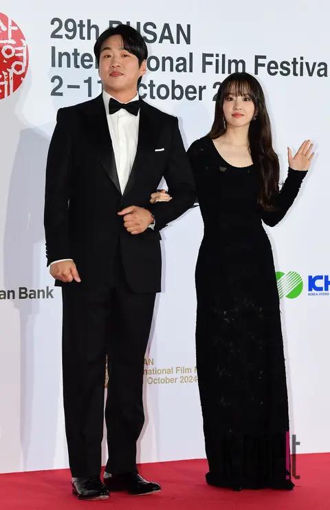 Ahn Jae-hong, Park Bo-young — Busan International Film Festival Red Carpet