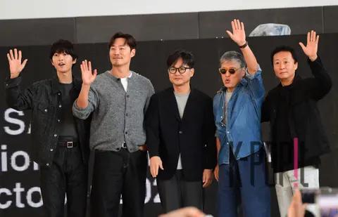 Director Kim Sung-je, Song Joong-ki, Lee Hee-joon, Kwon Hae-hyo, Kim Jong-soo — Busan Film Festival Opening Toga