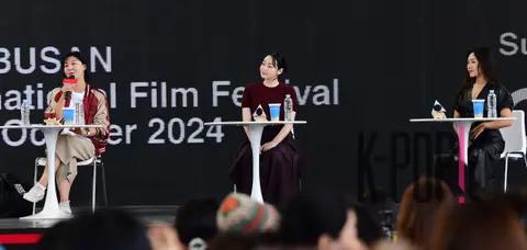Director Jeon Seon-yeong, Kim Min-ha, Choi Hee-seo — Busan Film Festival Opening Toga