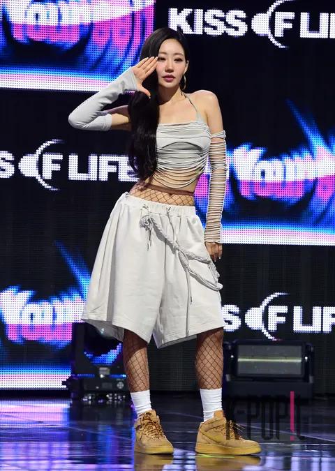 Julie (KISS OF LIFE) — Showcase