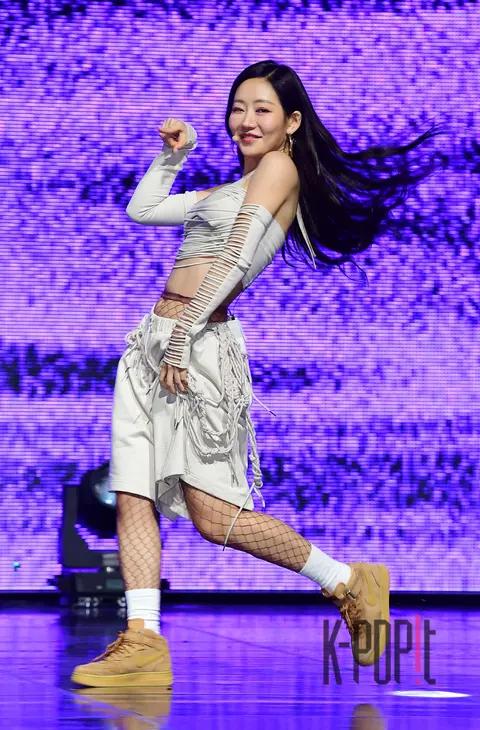 Julie (KISS OF LIFE) — Showcase