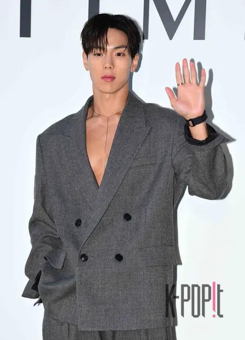 Shownu (MONSTA X) — Launch