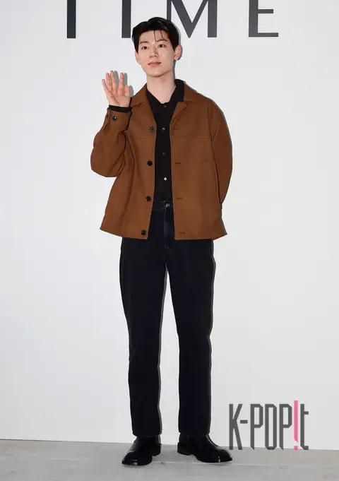 Bae Hyun-sung — Launch