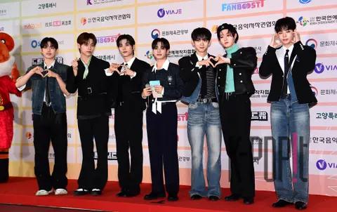 EVNNE — Dream Concert Red Carpet