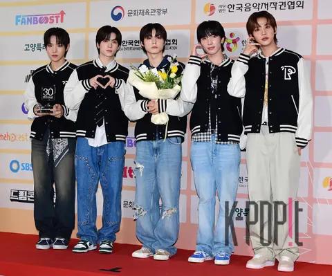 Pau — Dream Concert Red Carpet