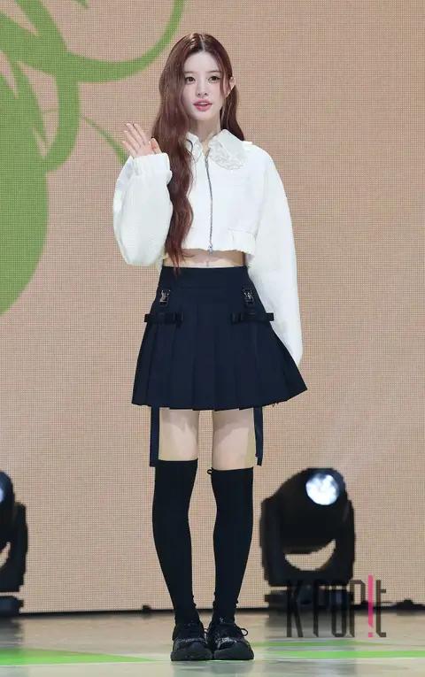 Minju (ILLIT) — Showcase