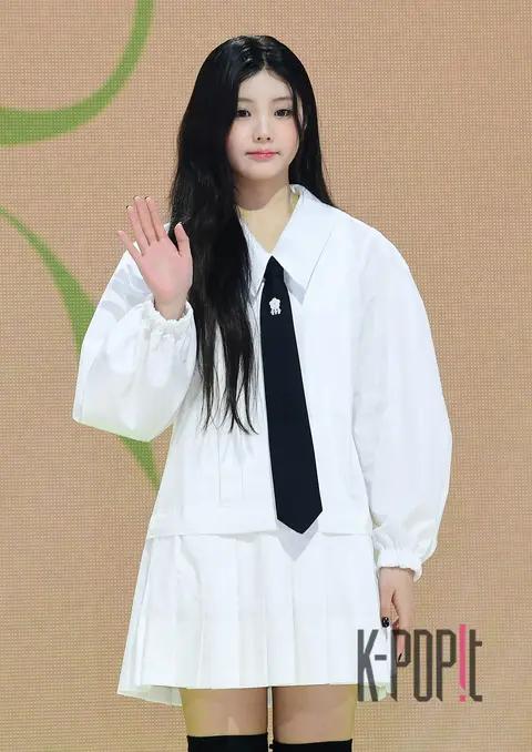 Wonhee (ILLIT) — Showcase
