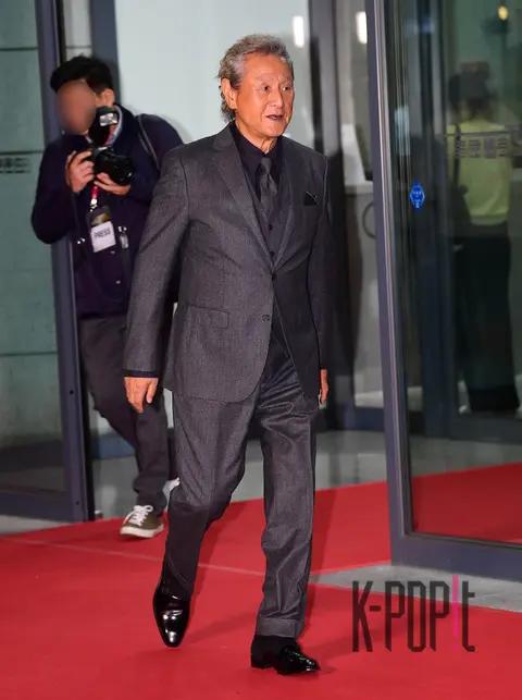 Park Geun-hyung — EDaily Culture Awards