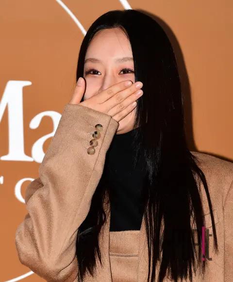 Hye-ri — Launch