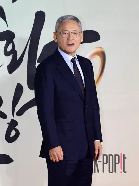 Minister Yu In-chon — Korea Popular Culture and Arts Awards Red Carpet