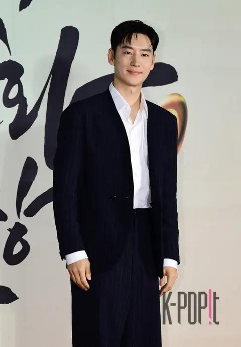 Lee Je-hoon — Korea Popular Culture and Arts Awards Red Carpet
