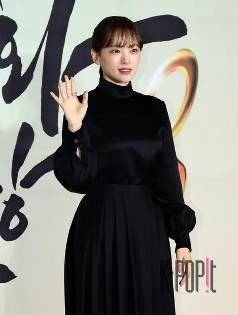 Chun Woo-hee — Korea Popular Culture and Arts Awards Red Carpet
