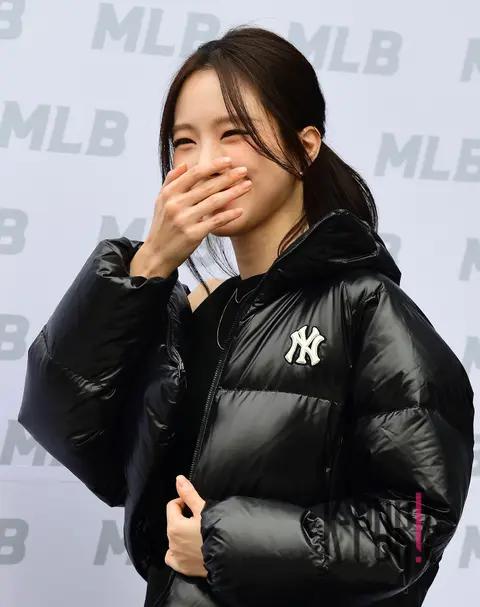 Son Na-eun — Launch