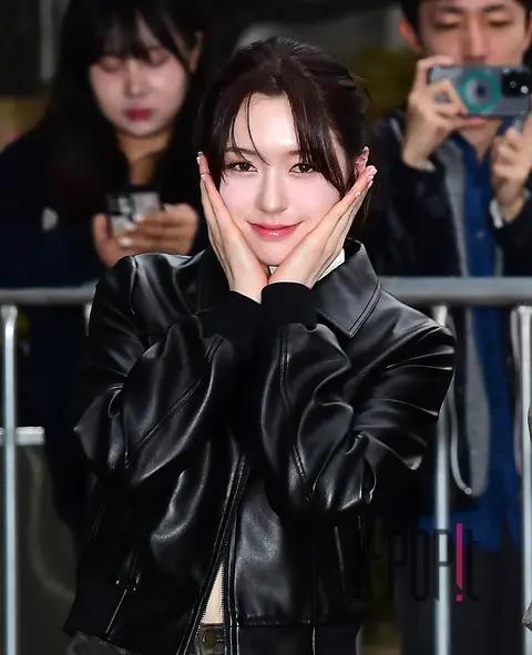 Moon Chanel (FIFTY FIFTY) — Music Bank Arrival