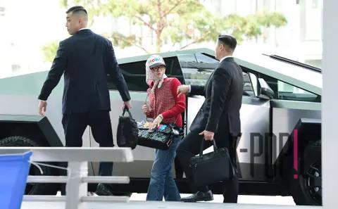 G-Dragon — Airport