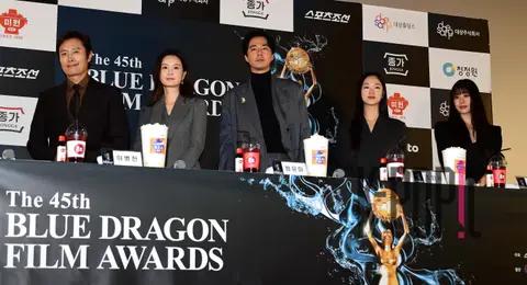 Lee Byung-hun, Jung Yu-mi, Jo In-sung, Jeon Yeo-bin, Ko Min-si — Blue Dragon Film Awards Handprinting