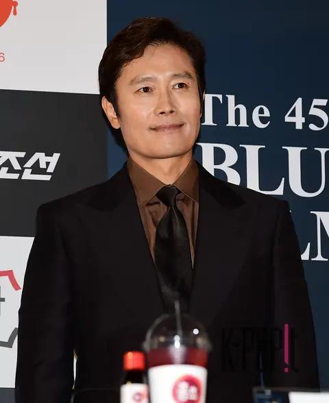 Lee Byung-hun — Blue Dragon Film Awards Handprinting
