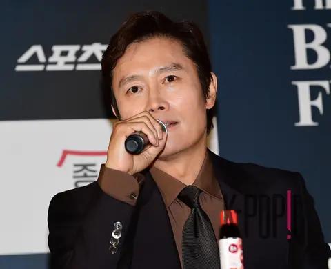 Lee Byung-hun — Blue Dragon Film Awards Handprinting