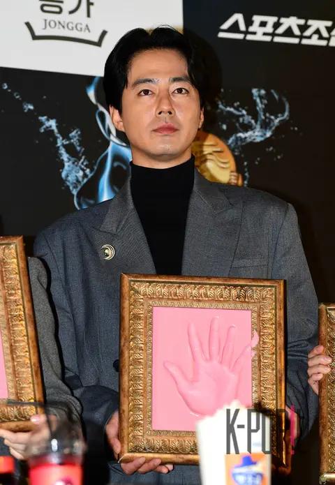 Jo In-sung — Blue Dragon Film Awards Handprinting