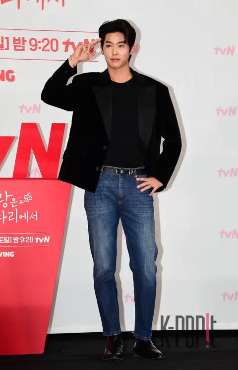 Lee Si-woo — Love on a Single Plank Bridge Production Briefing