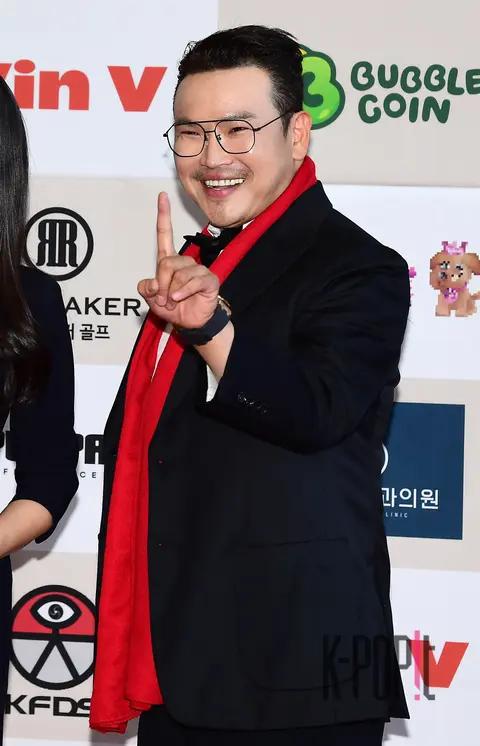 Ding Dong — Golden Photography Awards Red Carpet