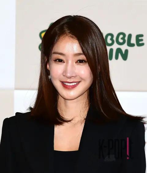 Lee Si-young — Golden Photography Awards Red Carpet