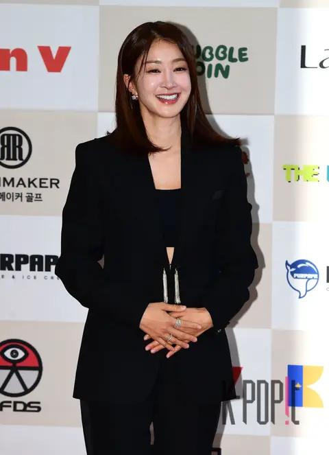 Lee Si-young — Golden Photography Awards Red Carpet