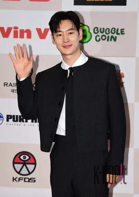 Lee Je-hoon — Golden Photography Awards Red Carpet