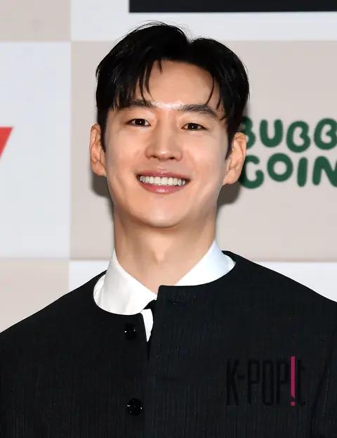 Lee Je-hoon — Golden Photography Awards Red Carpet