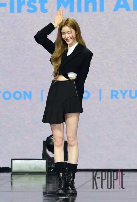 Izuna Jeong Sae-bi — Showcase