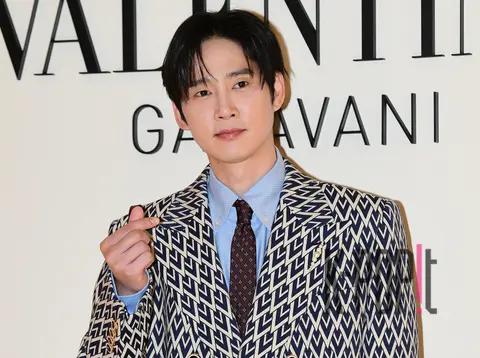 Park Sung-hoon — Launch