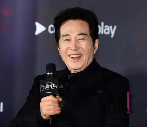 Baek Yoon-sik — Family Plan Production Briefing