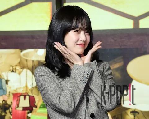 Park Bo-young — The Light Shop Production Briefing