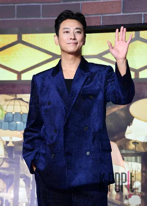 Joo Ji-hoon — The Light Shop Production Briefing