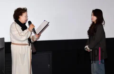 Na Moon-hee, Jung Eun-wook (Director) — Naya Mun-hee Awards