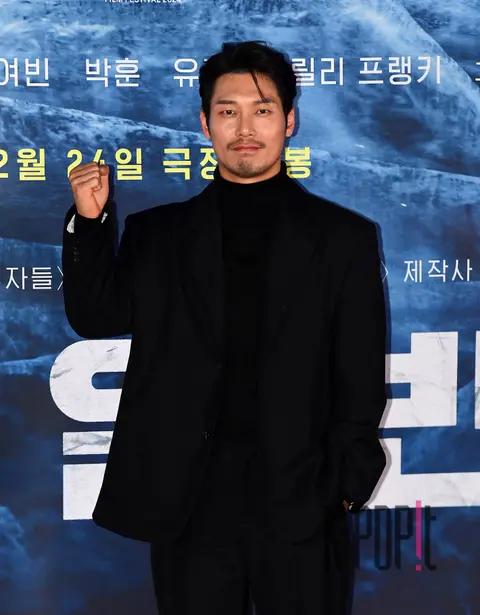 Park Hun — Harbin Press Premiere