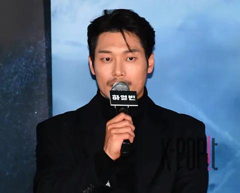 Park Hun — Harbin Press Premiere