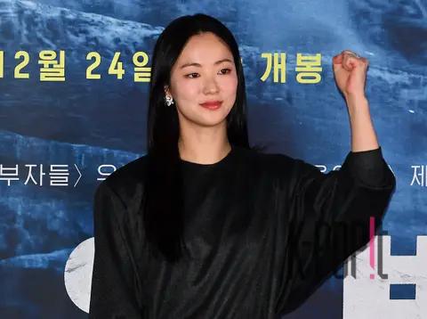 Jeon Yeo-bin — Harbin Press Premiere