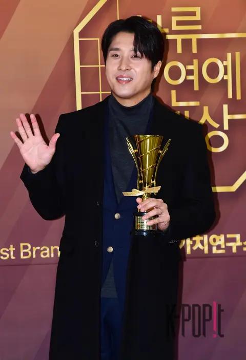 Monday Kiz Lee Jin-sung — Hallyu Entertainment Awards